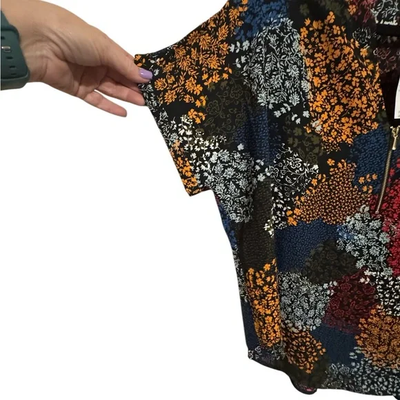 ❤️NWT BEAUTIFUL  MULTI-COLOR   FLORAL TOP LARGE - Picture 3 of 7